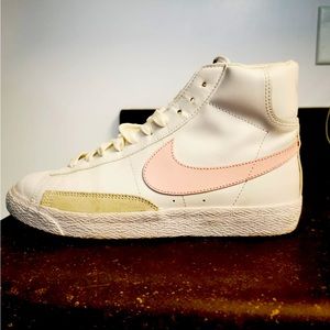 Nike Blazer Mid 77” Oxford pink